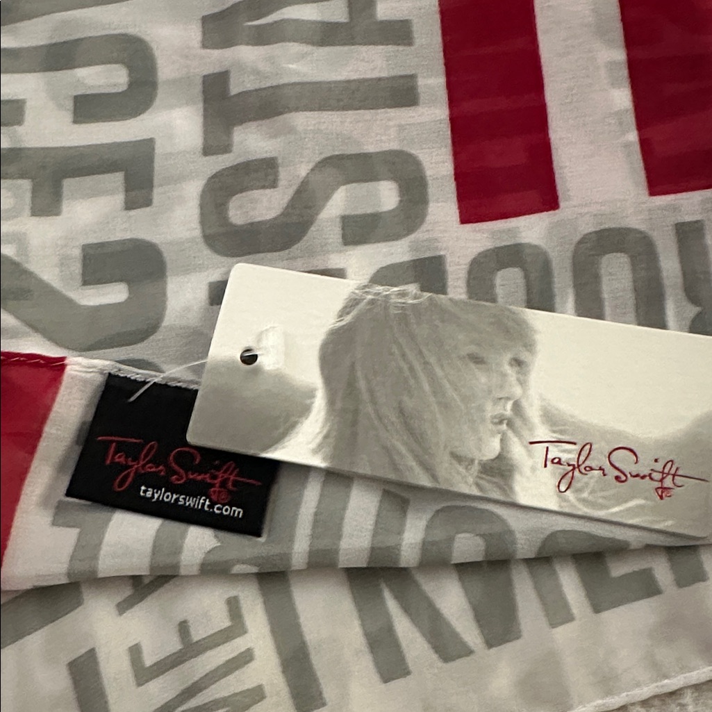 Taylor Swift Red Tour Scarf Nwt Collectors Item Taylor Swift Red Tour Scarf Nwt Collectors Item